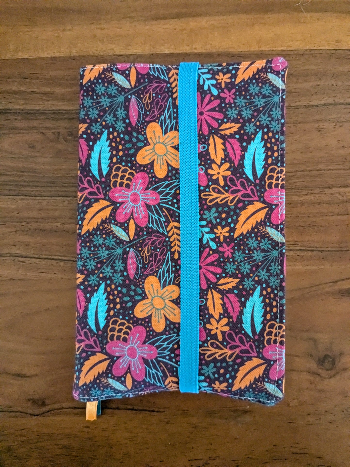 protege livre ajustable format poche motifs jungle rose