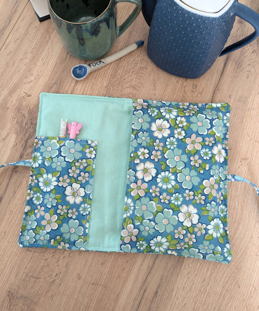 Housse de livre rembourrée verte fleurs