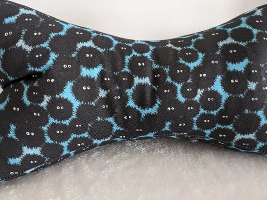 Coussin de lecture noir et bleu noiraudes
