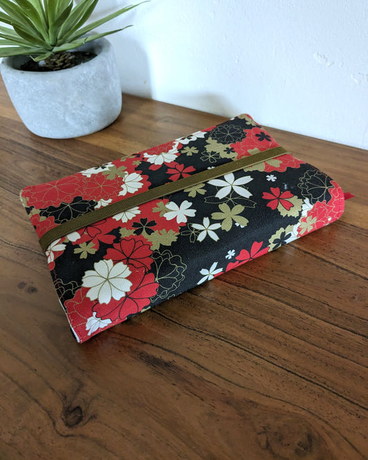 pochette-livre-ajustable-fermeture-elastique-vue-ouverte