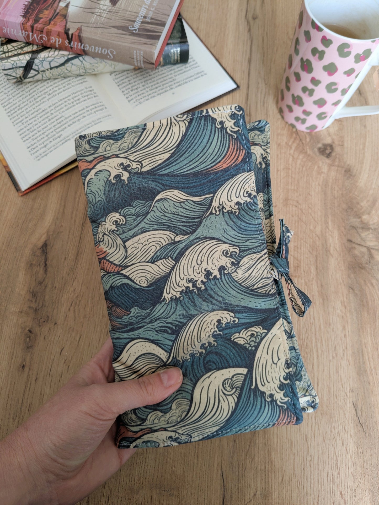 Pochette livre tissu vagues hokusai