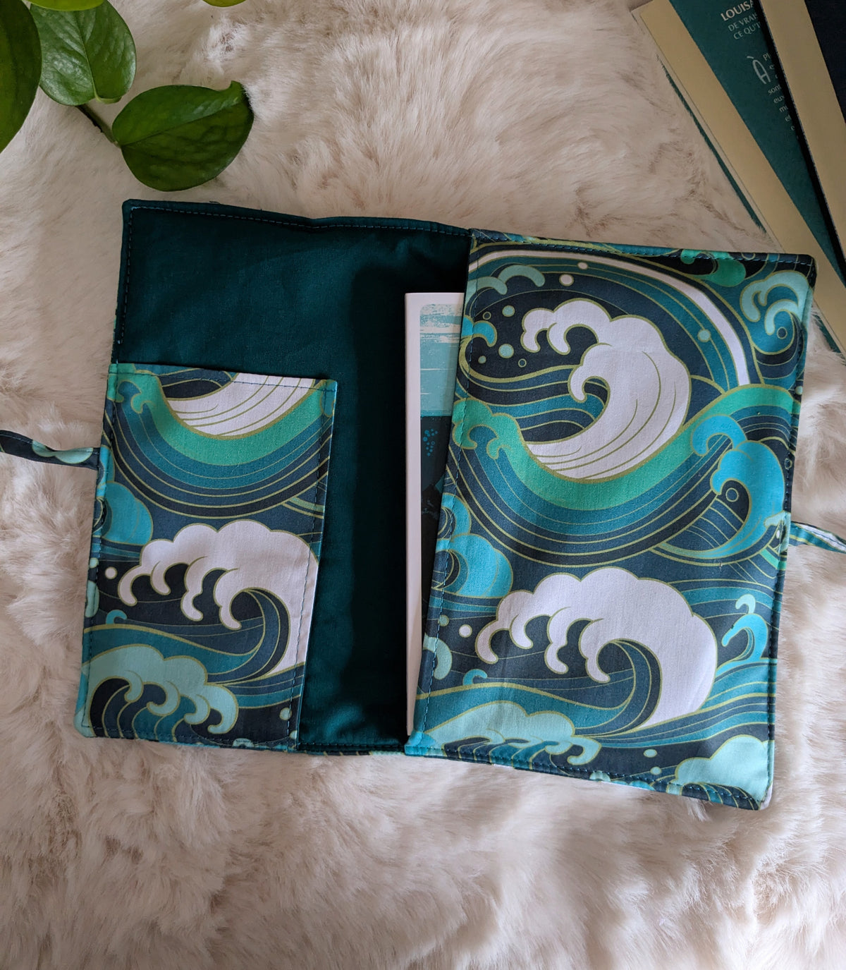 Pochette livre liseuse vagues