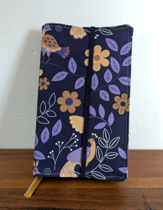 couvre livre en tissu BIO fait main en France motifs paons violet