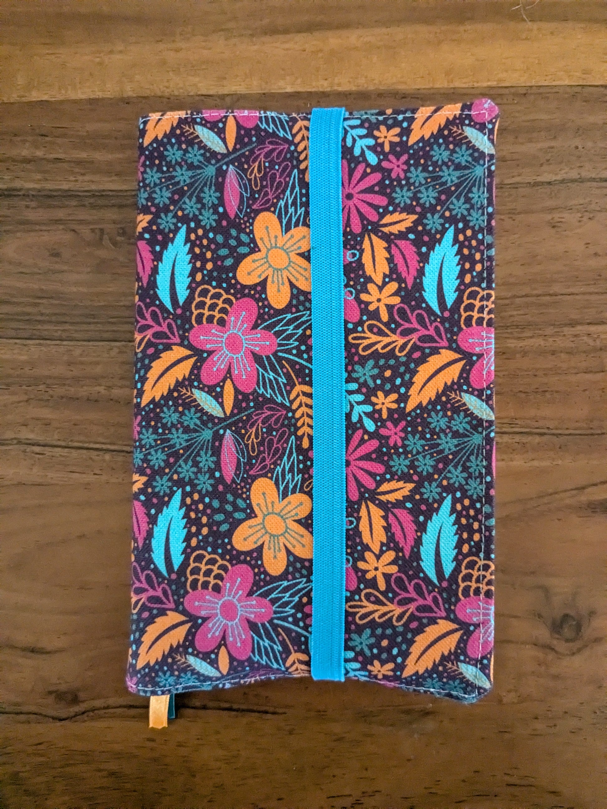 protege livre ajustable format poche motifs jungle rose
