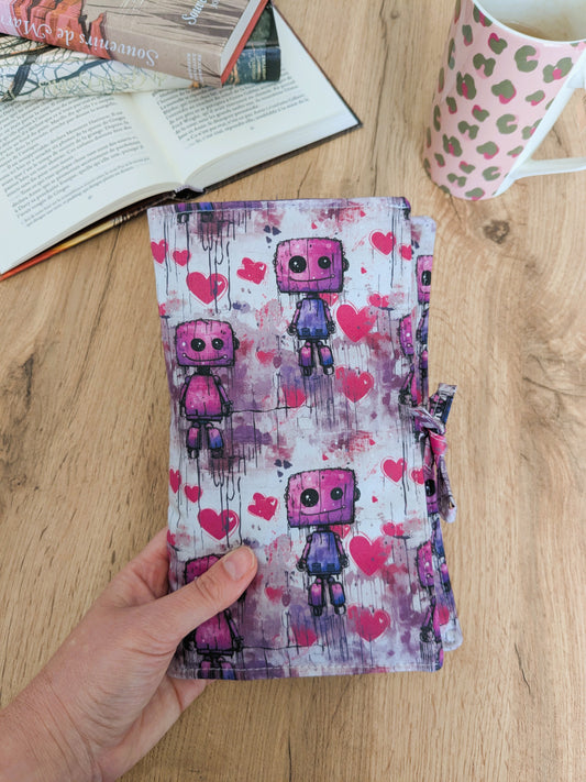 Pochette livre en tissu molletonnée avec rabat fermeture noeud - Motifs Petits robots roses, violets, coeurs PIXIES