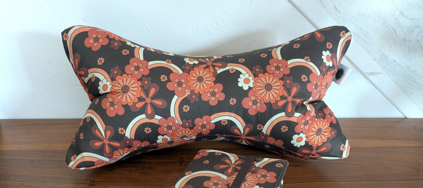 Coussin de lecture support livre motifs fleurs vintage