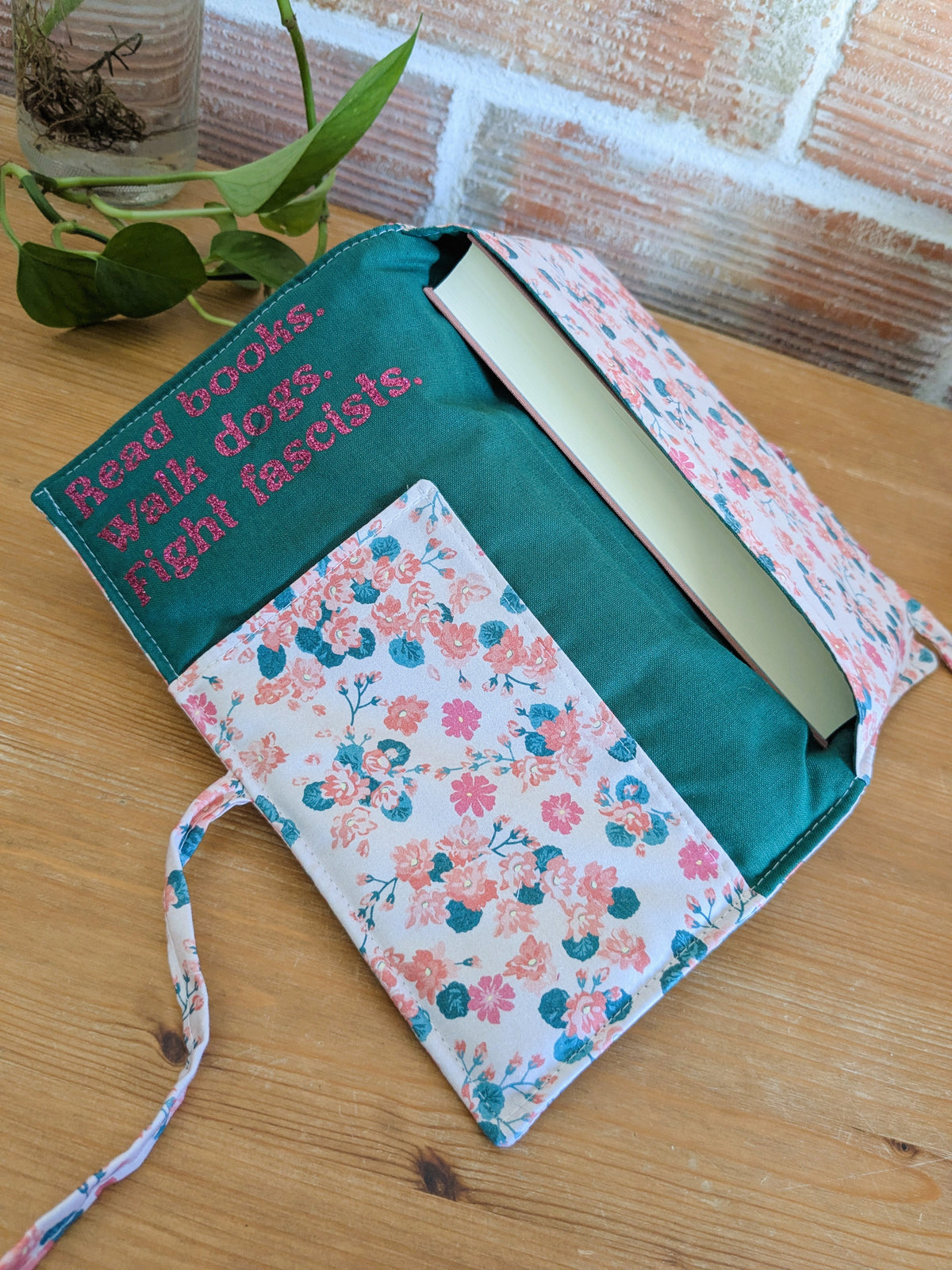 Pochette livre antifa