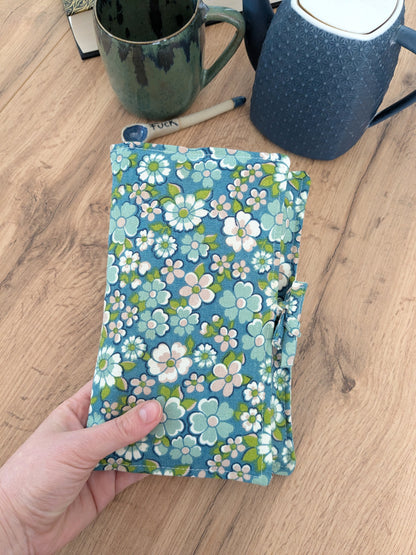 Pochette livre de poche fleurs vertes