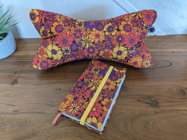 Accessoires de lecture - Coussin de lecture et protège livre ajustable HUGUETTE