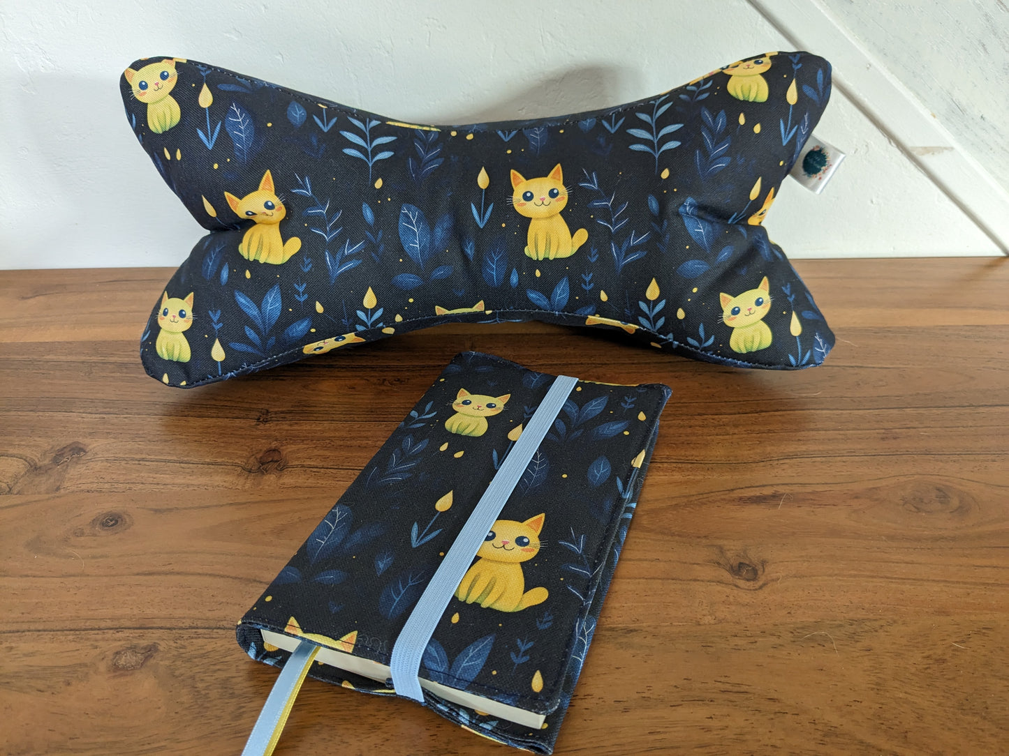Accessoires de lecture - Coussin de lecture et protège livre ajustable LUMI