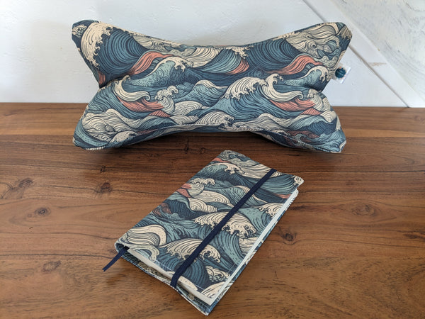 Accessoires de lecture - Coussin de lecture et protège livre ajustable HOKUSAI