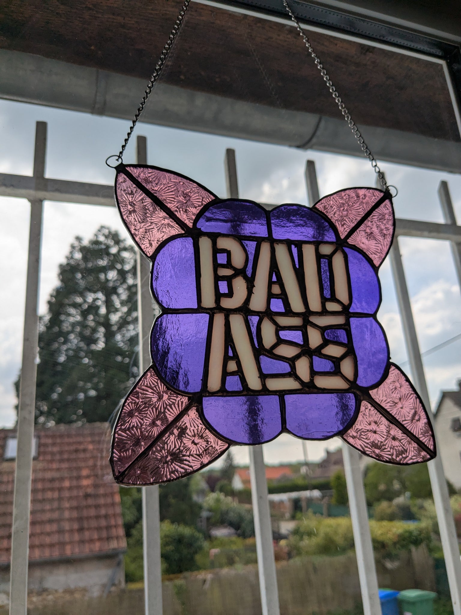 Vitraux sauvages - offre de lancement - BADASS Rose violet