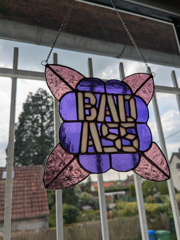 Vitraux sauvages - offre de lancement - BADASS Rose violet