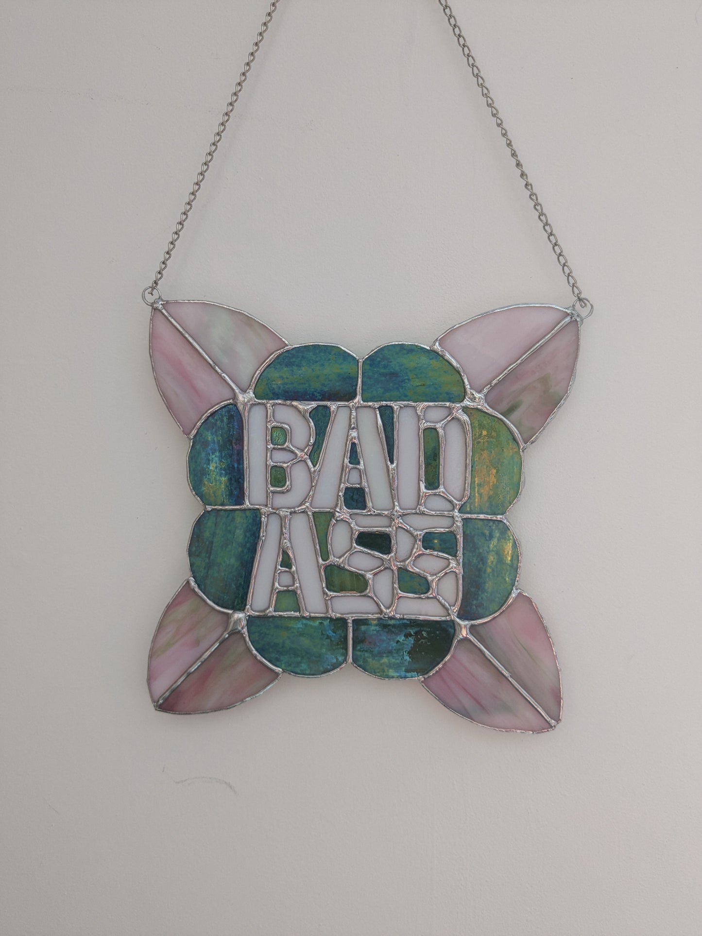 Vitraux sauvages - BADASS - vente et précommande vert et rose