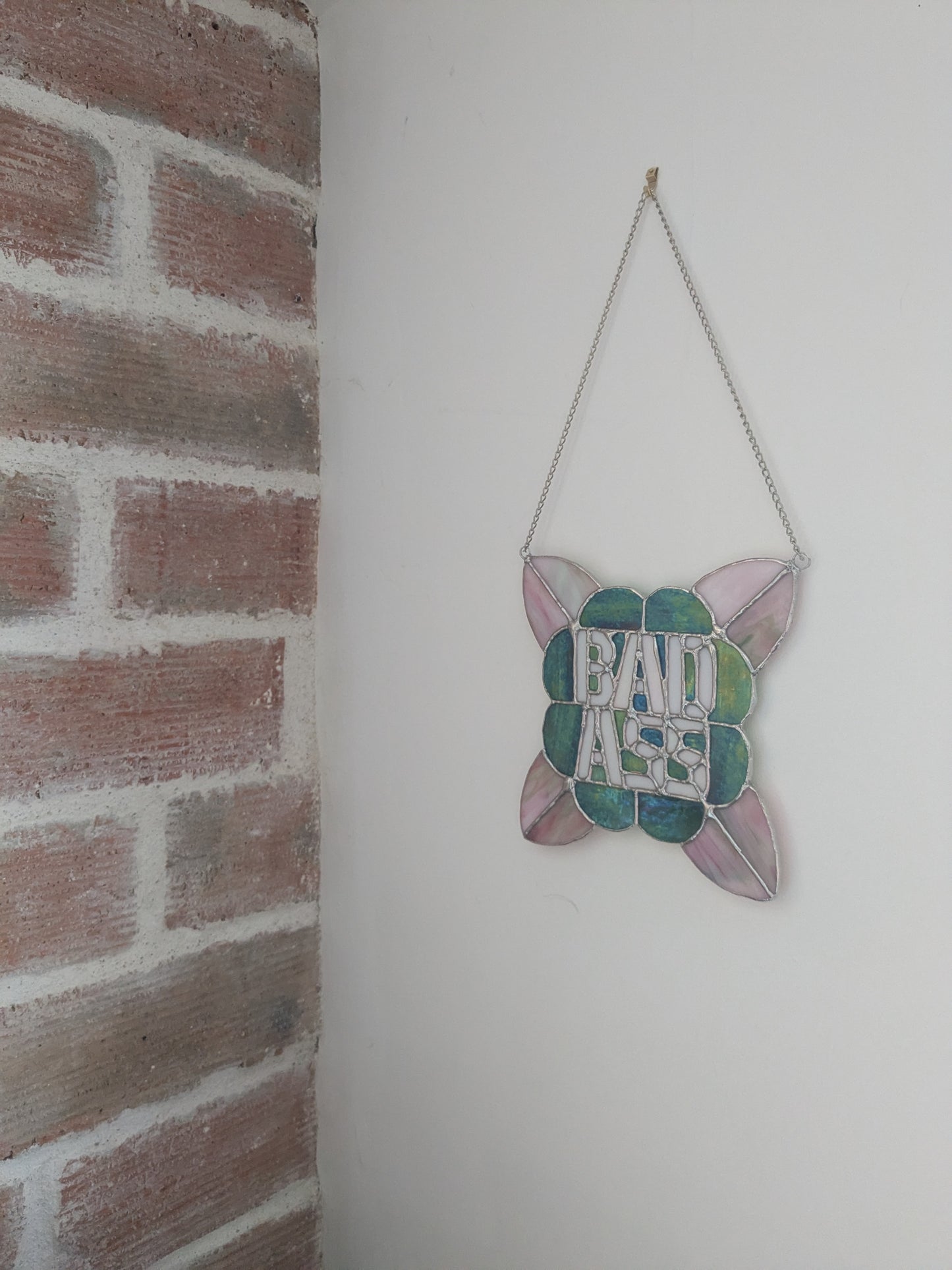 Vitraux sauvages - BADASS - vente et précommande vert et rose