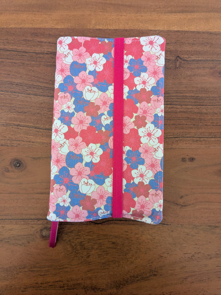 Coussin de lecture et protège livre ajustable - motif BLOOM - Fait main en France