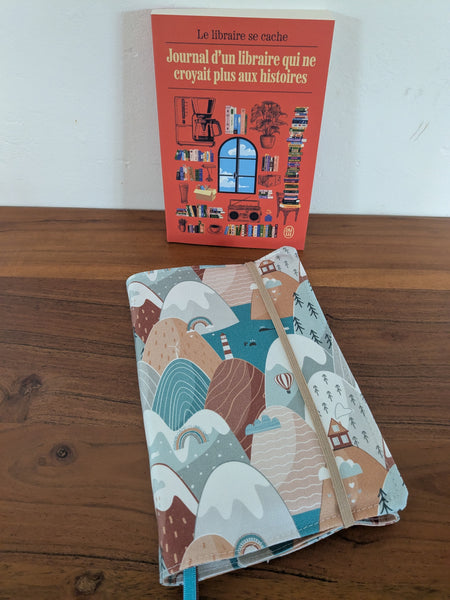 Coussin de lecture & Protège-livre ajustable – Motif SELVIK | Fait main