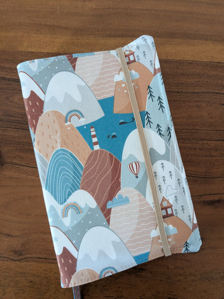 Coussin de lecture & Protège-livre ajustable – Motif SELVIK | Fait main