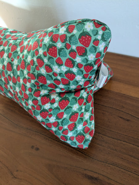 Coussin de lecture & Protège-livre ajustable STRAWBERRY - Fait main