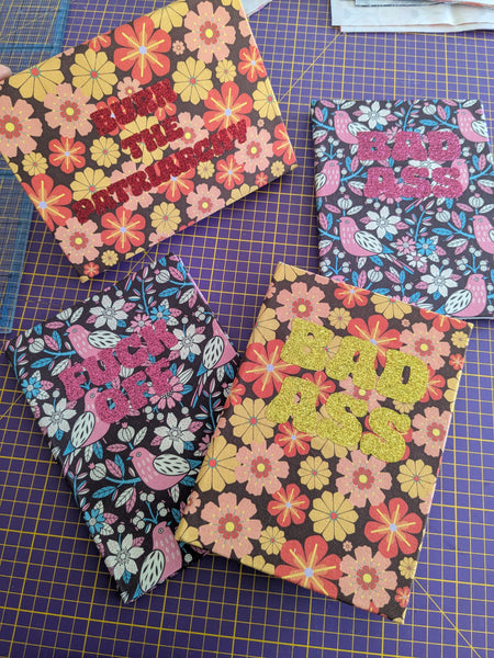 Carnets A5 Féministes reliés à la main paillettes