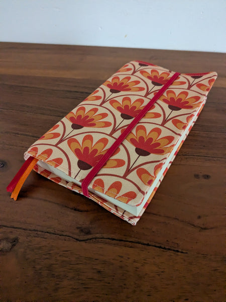 Coussin de lecture & Protège-livre ajustable – Motif Mireil