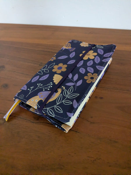 Coussin de lecture & Protège-livre ajustable – Motif Genevieve