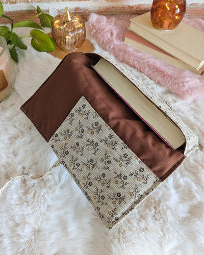 Pochette livre ou liseuse en tissu molletonnée avec rabat fermeture nœud - Motifs fleurs champêtre beige marron