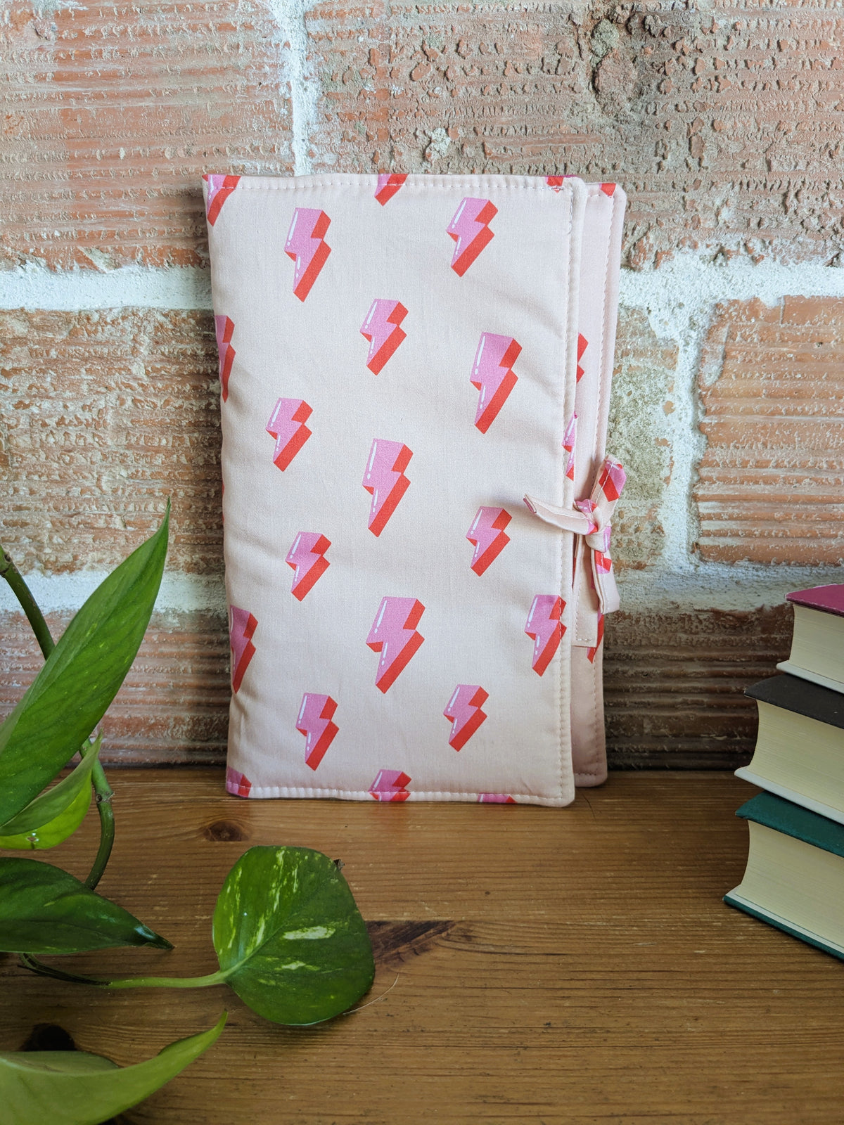 Pochette livre girl power éclair rose