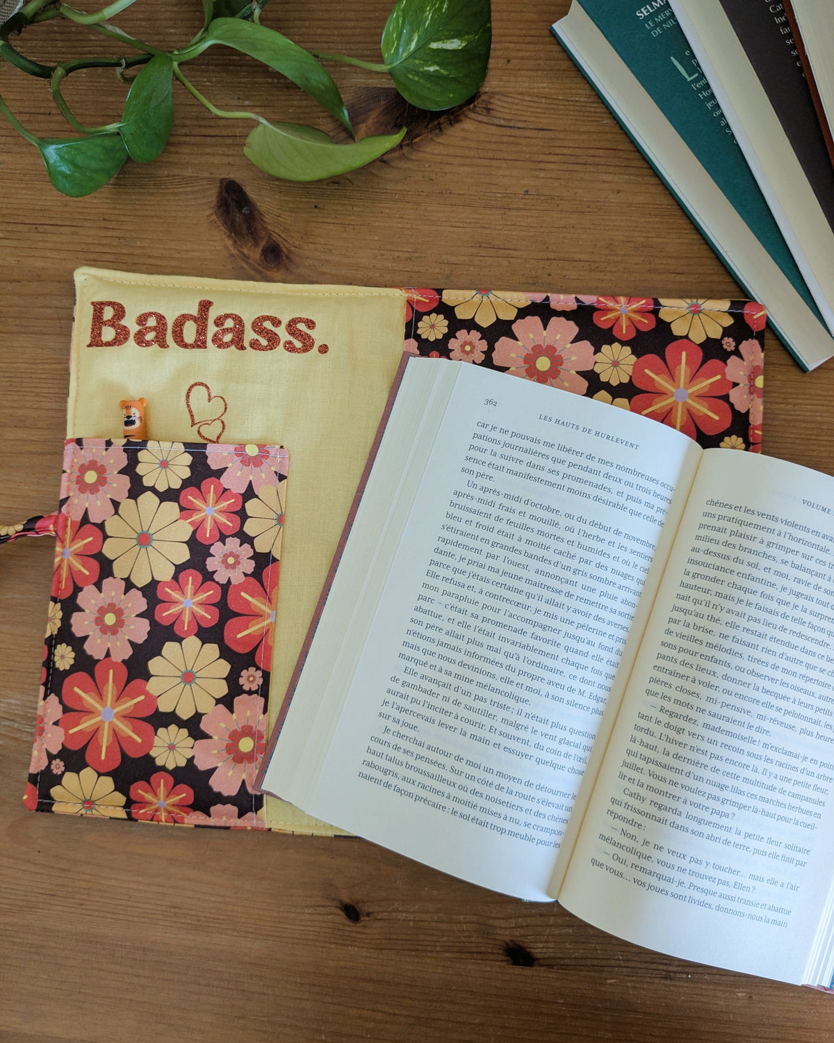 Pochette livre fleurs rétro badass