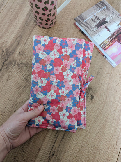 Pochette livre en tissu rose