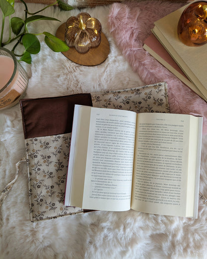 Pochette livre ou liseuse en tissu molletonnée avec rabat fermeture nœud - Motifs fleurs champêtre beige marron