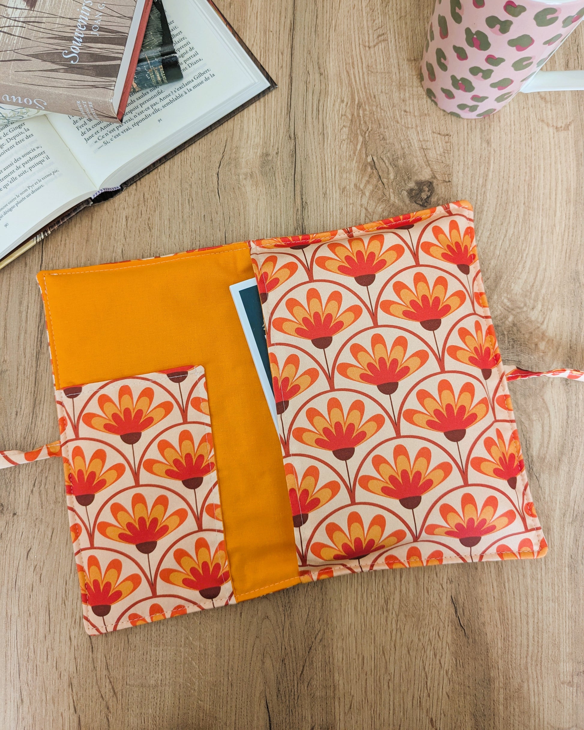 Pochette de transport moelleuse livre de poche fleurs retro
