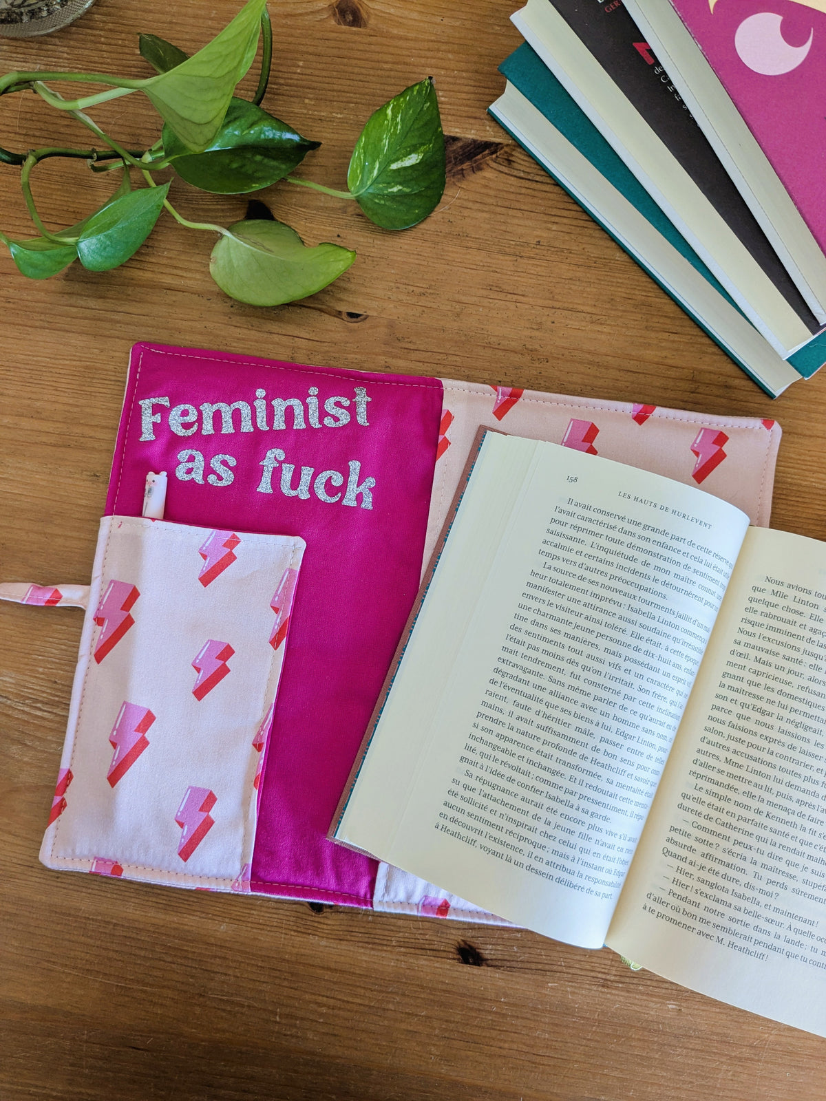 Housse livre rose feminist as fuck