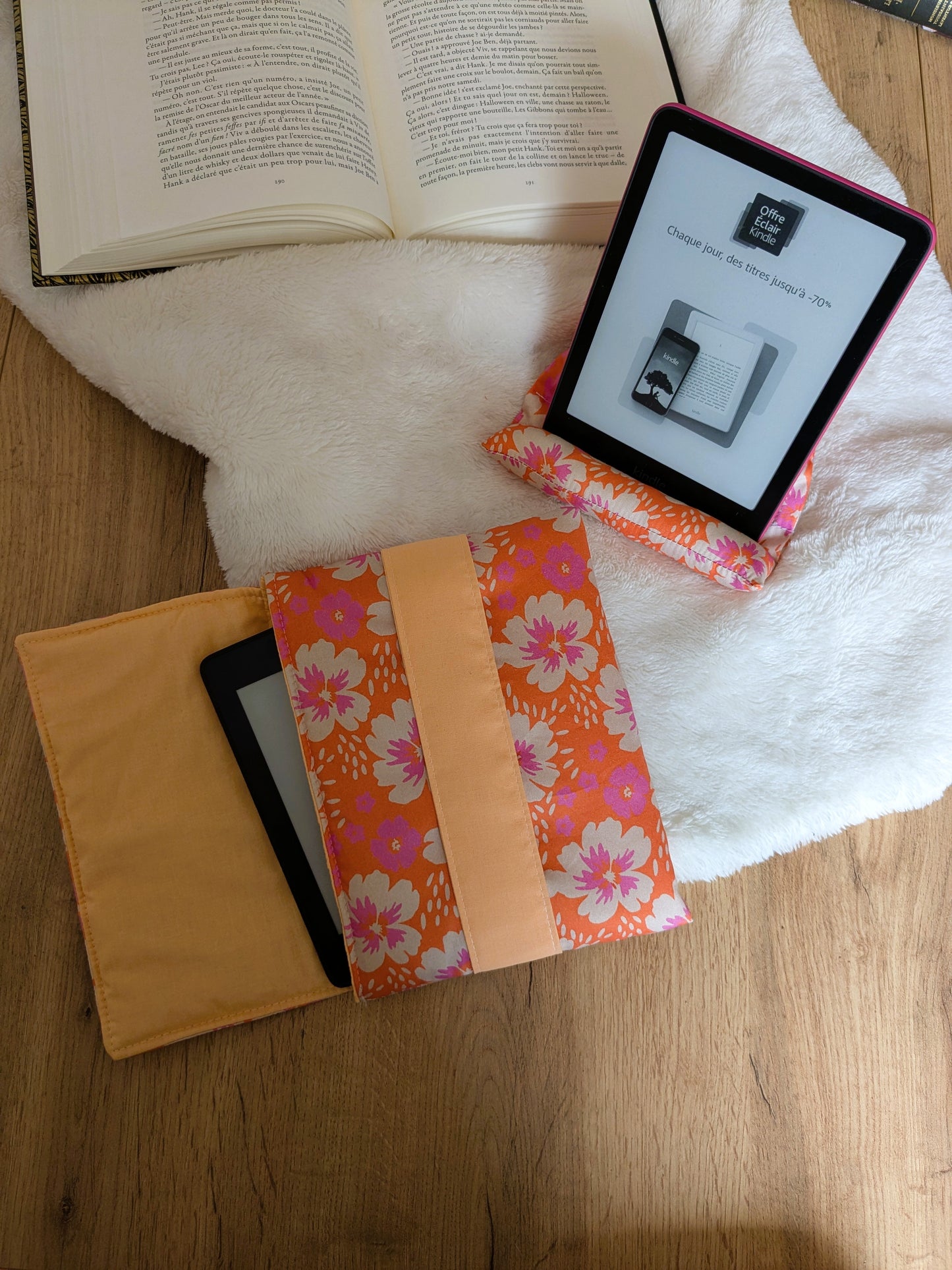 Pochette de protection et transport molletonnée pour liseuse personnalisable - Motifs fleurs rose fond orange Summer