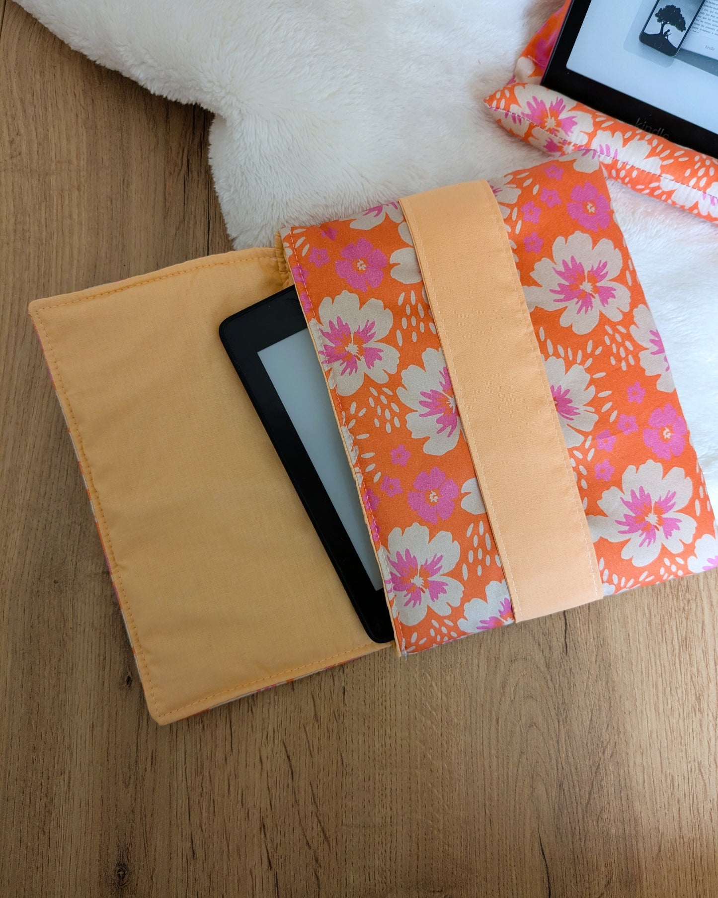 Pochette de protection et transport molletonnée pour liseuse personnalisable - Motifs fleurs rose fond orange Summer