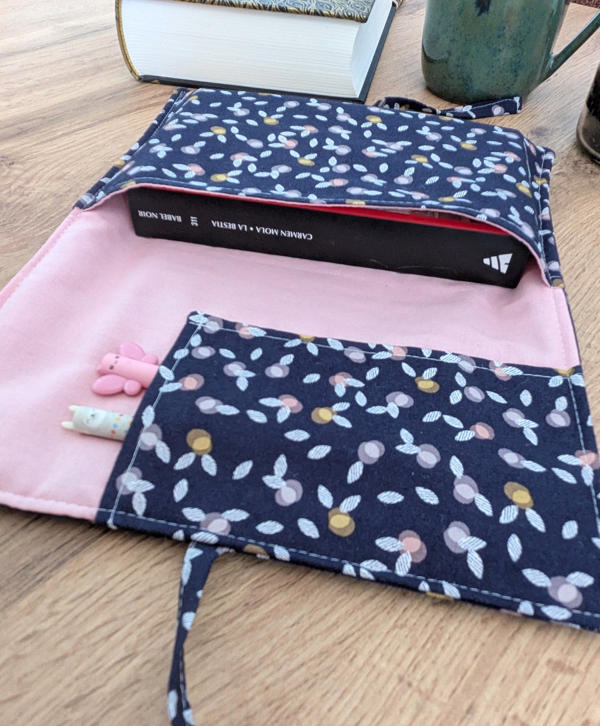 Pochette livre en tissu fait main en France