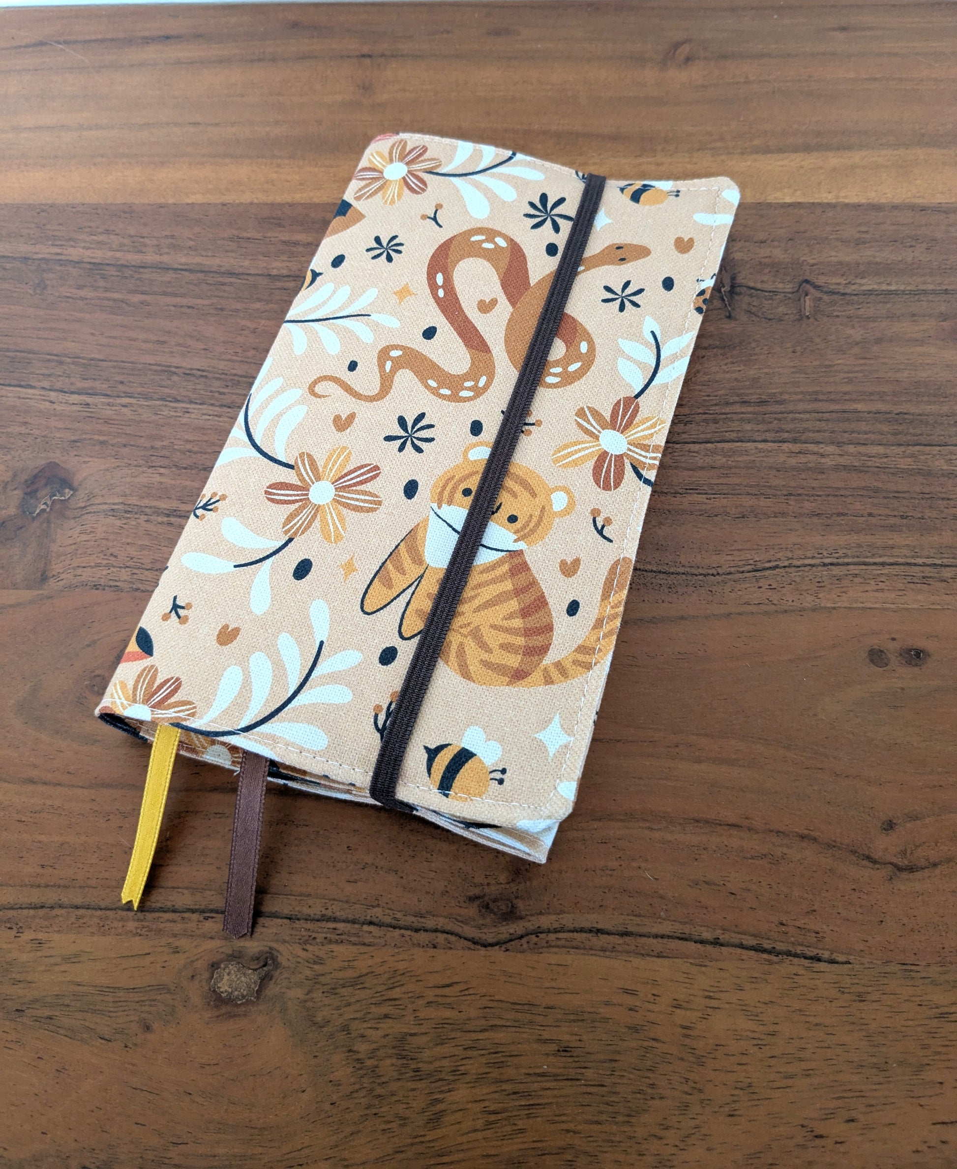protège livre en tissu avec élastique et marque page