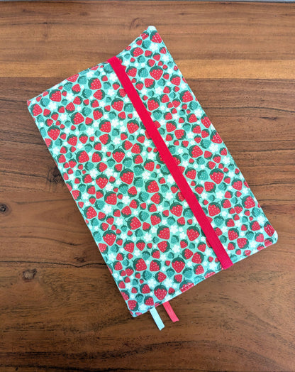 Couvre livre en tissu charlotte fraises