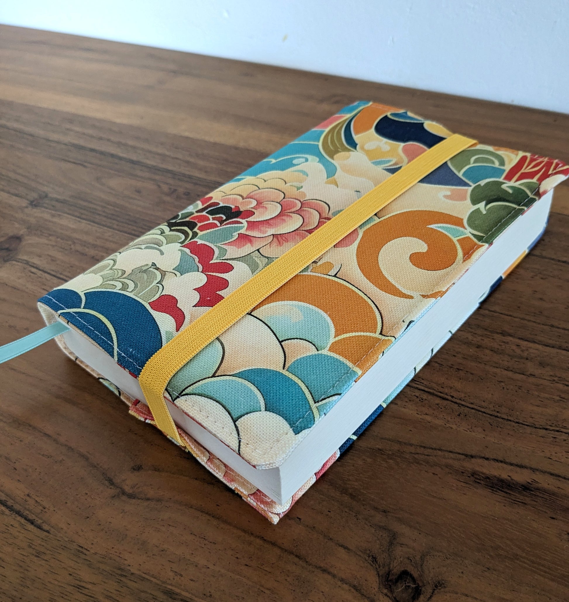 couvre livre en tissu multicolor orignal