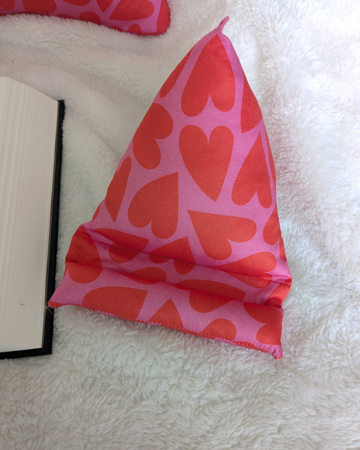 Support de lecture liseuse kindle coeurs rouges
