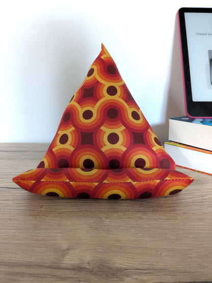 Coussin support liseuse – confort de lecture mains libres - motifs rétro seventies orange