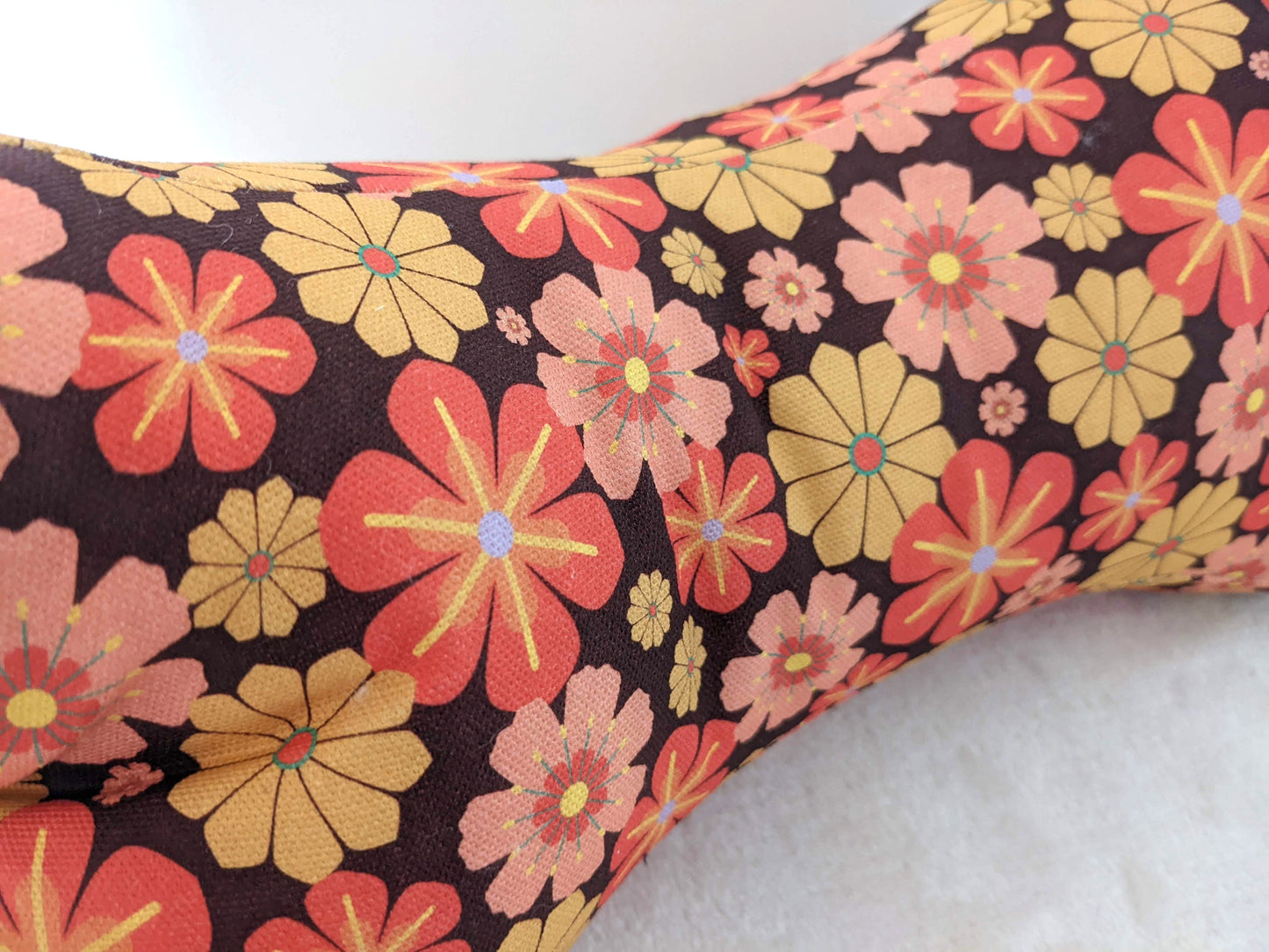 coussin-de-lecture-tissu-coton-fleurs-vintage-jaune