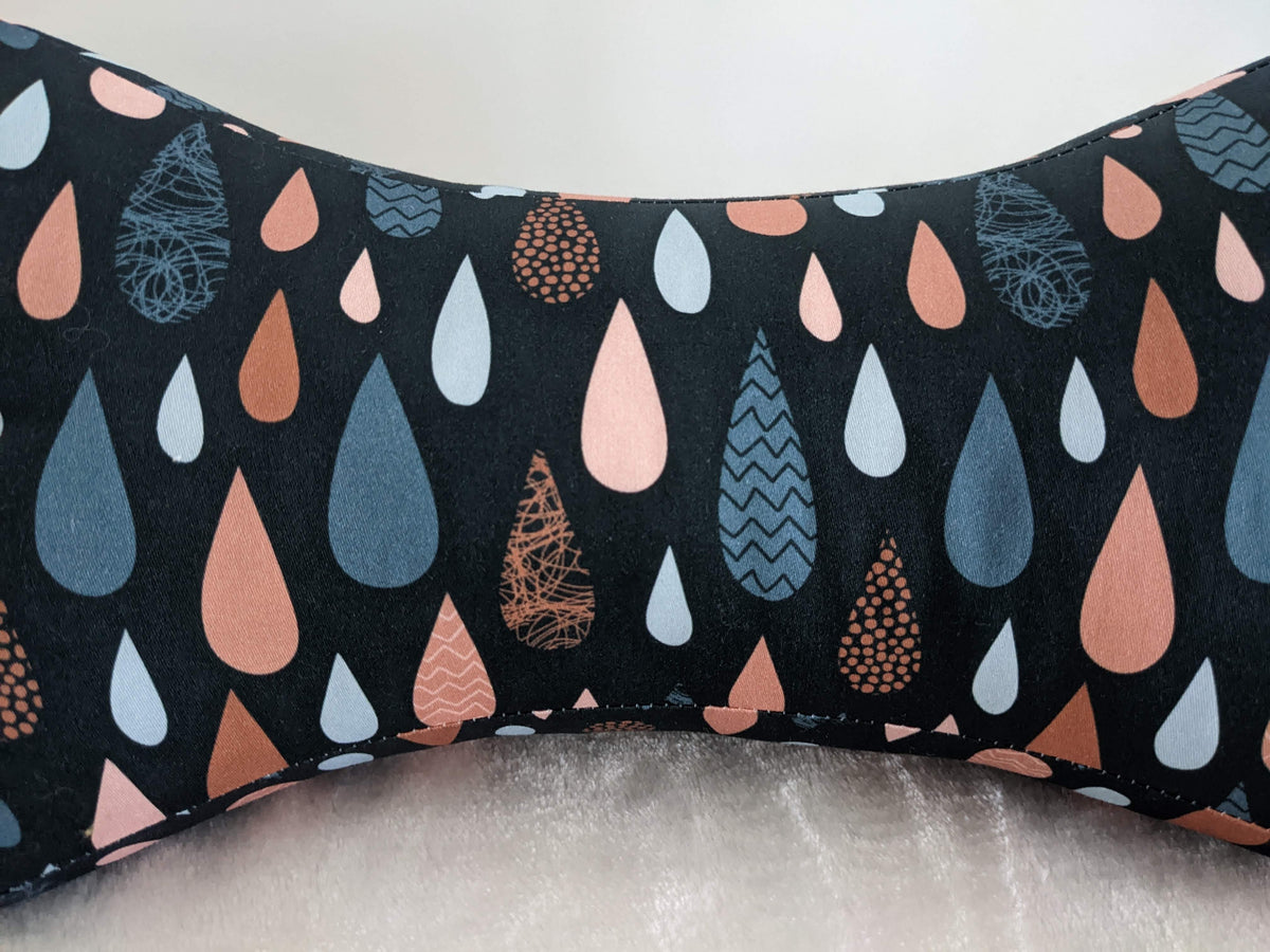 coussin-de-lecture-tissu-coton-gouttes-pluie-rose