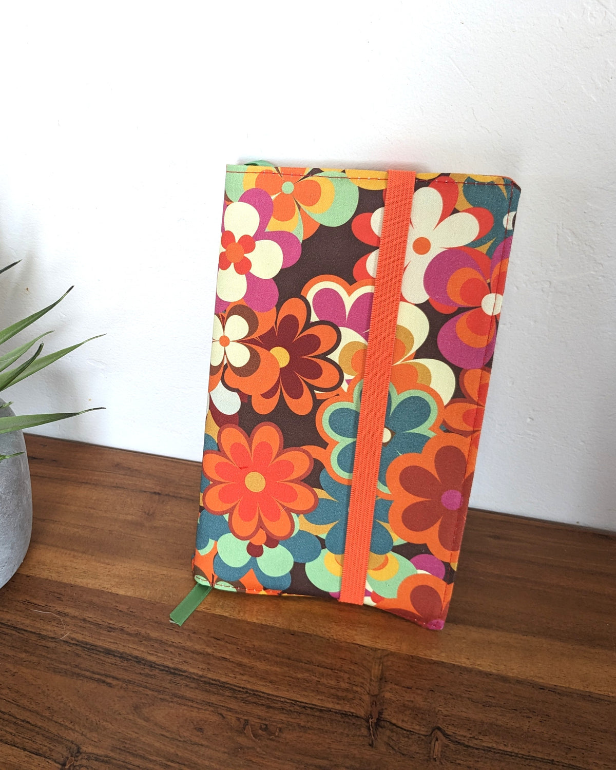 Couvre livre en tissu fleurs rétro orange