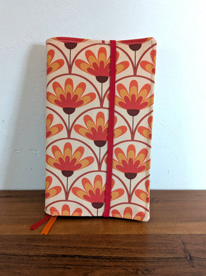 etui livre en tissu fleurs vintage graphique