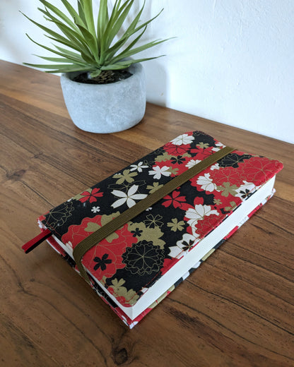 pochette-livre-grand-format-fleurs-japonaises-rouge-noir