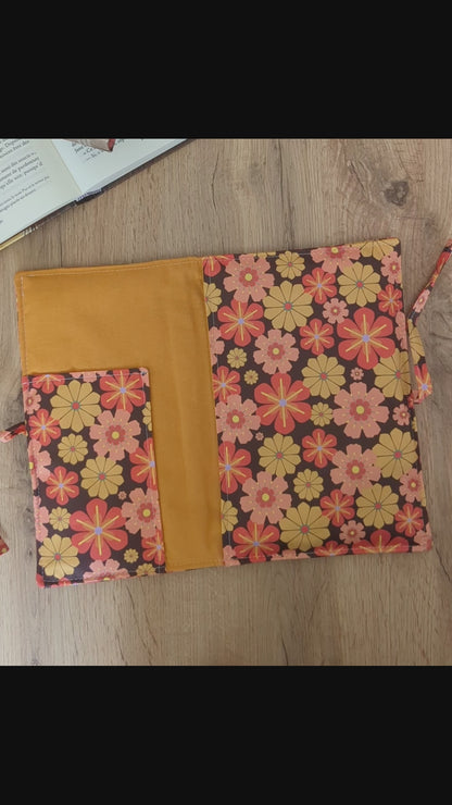 Pochette livre en tissu molletonnée avec rabat fermeture noeud - Motifs fleurs rétro vintage jaunes, oranges, rose DORIS