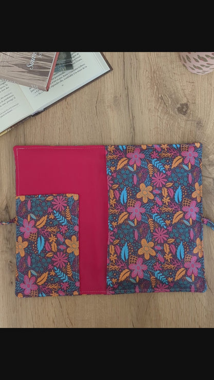 Pochette livre en tissu molletonnée avec rabat fermeture noeud - Motifs Jungle feuilles rose, orange, bleu