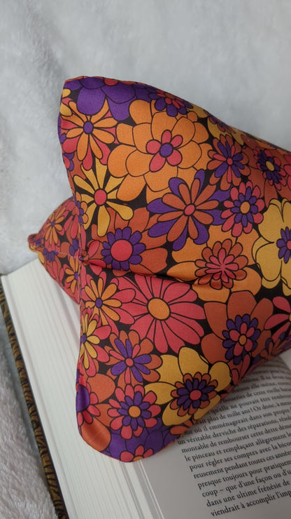Coussin de lecture flower power orange violet