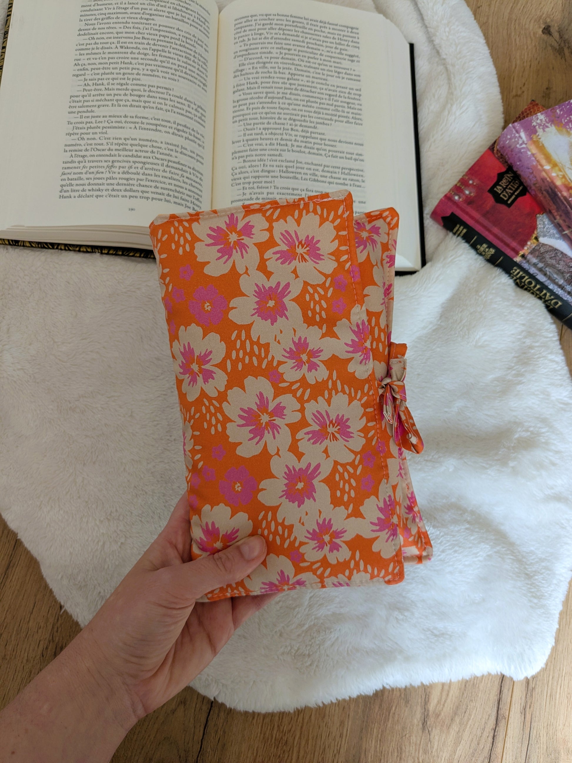 Pochette livre ou liseuse fermeture latérale noeud